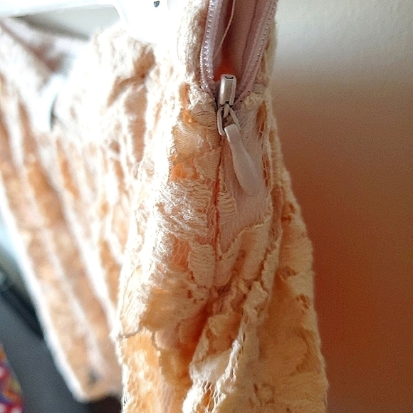 3/$15 Forever 21 LA lace Cream color skirt Size Small - Picture 7 of 12